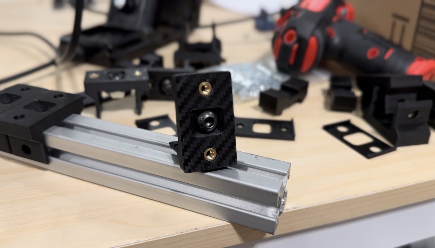 A connector bracket on an aluminium extrusion